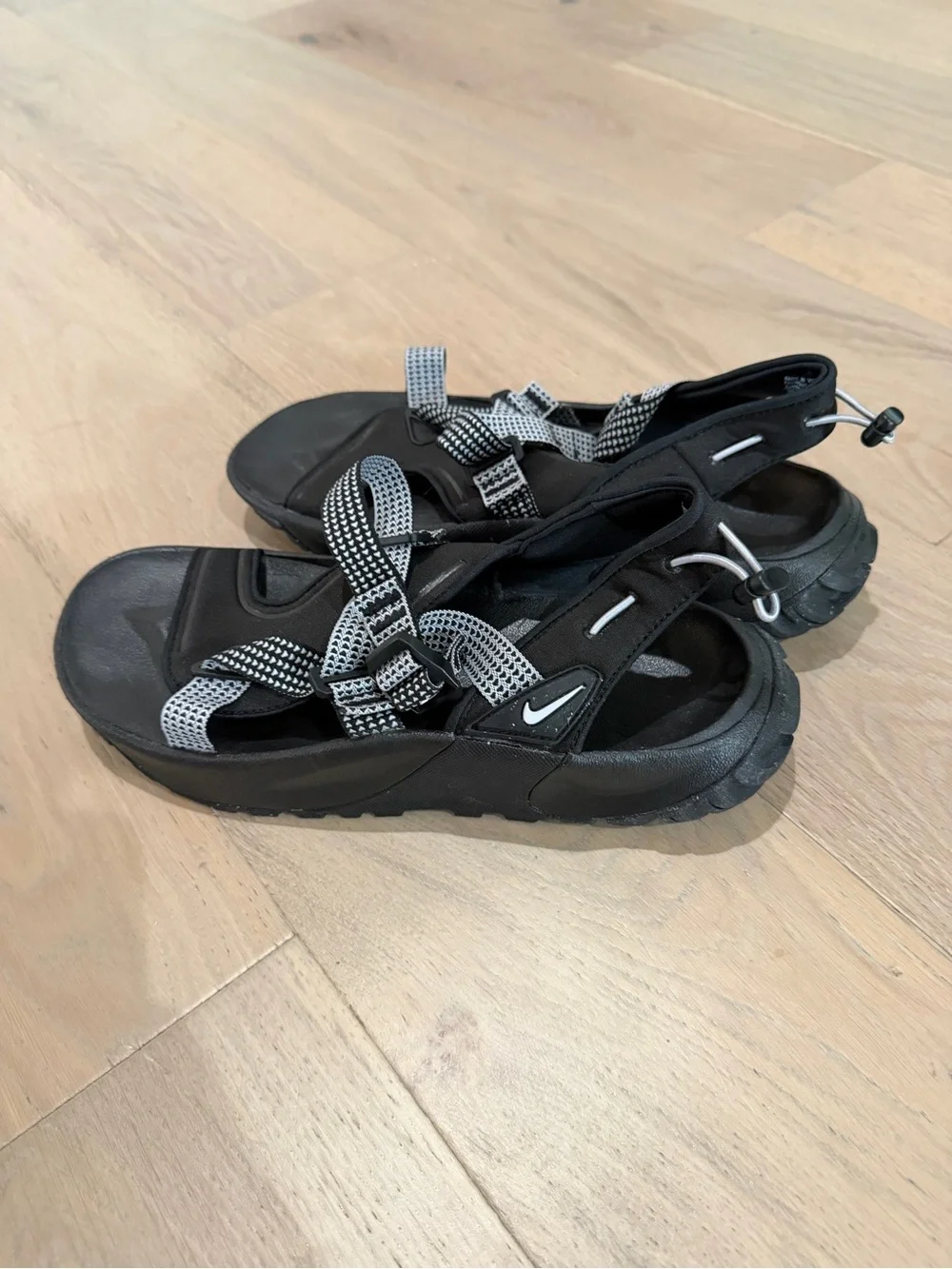 Nike Oneonta Sandal in Black/Pure Platinum